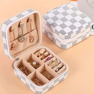 White Checkered Travel Jewelry Case